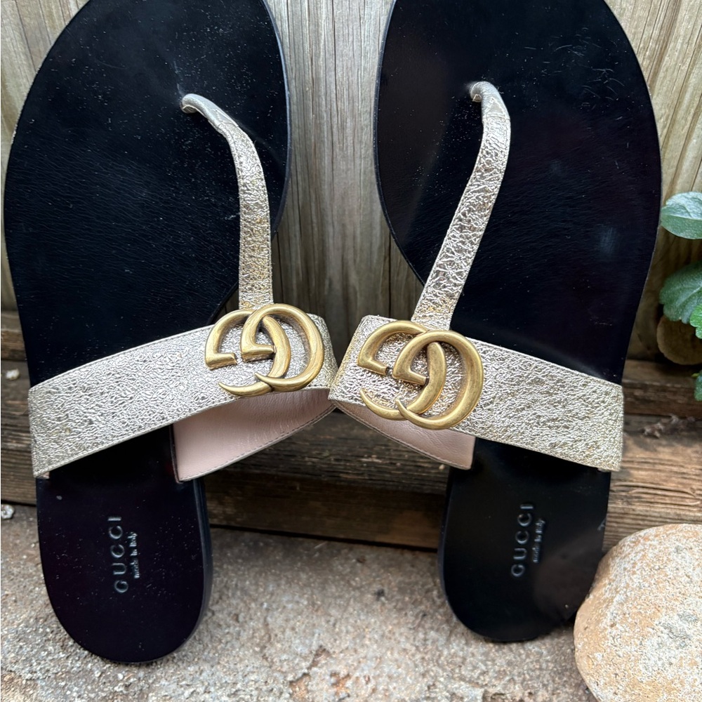 Gucci Women's Black and Gold Sandals